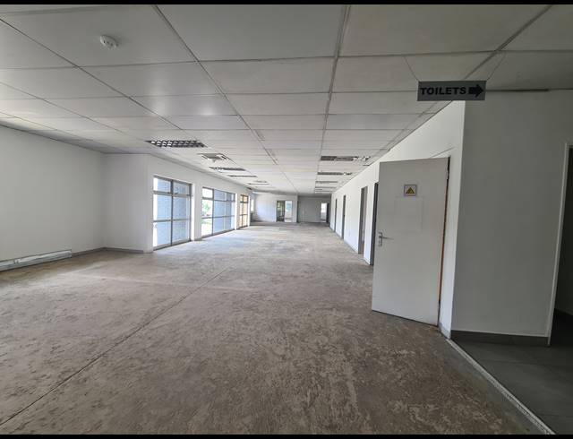 2,344M² OFFICE TO LET IN VORNA VALLEY